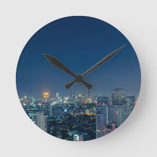 Skyline von Bangkok in der Nacht Runde Wanduhr