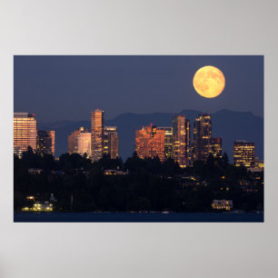 Skyline von Bellevue vom Lake Washington bei Dämme Poster