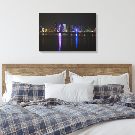 Skyline von Doha, Katar am Abend Leinwand drucken (Insitu (Schlafzimmer))