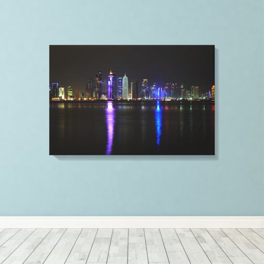Skyline von Doha, Katar am Abend Leinwand drucken (Insitu (Holzboden))