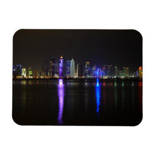 Skyline von Doha, Qatar am Nachtrechteckigen Magnet