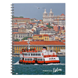 Skyline von Lissabon mit alter Fähre am Fluss Tagu Notizblock