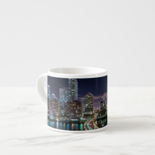 Skyline von Miami-Stadt mit Brücke nachts Espressotasse