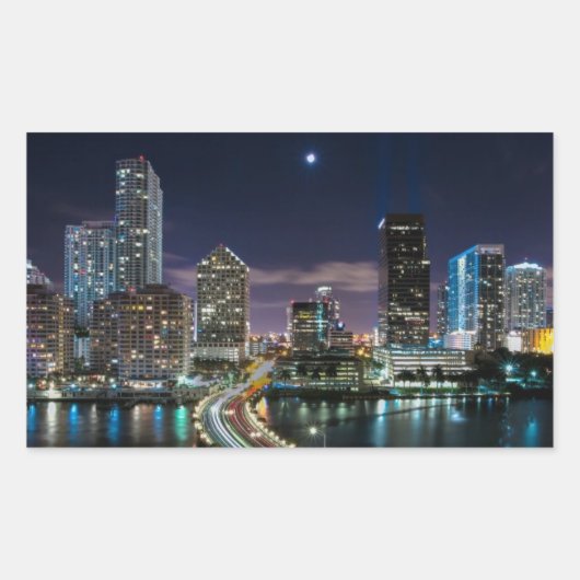 Skyline von Miami-Stadt mit Brücke nachts Rechteckiger Aufkleber (Vorderseite)