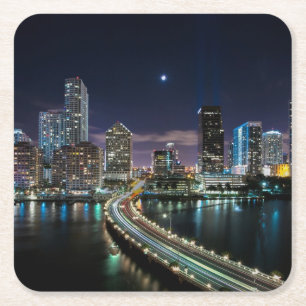 Skyline von Miami-Stadt mit Brücke nachts Rechteckiger Pappuntersetzer