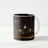 skylinenight, New York, NY Zweifarbige Tasse (VorderseiteRechts)