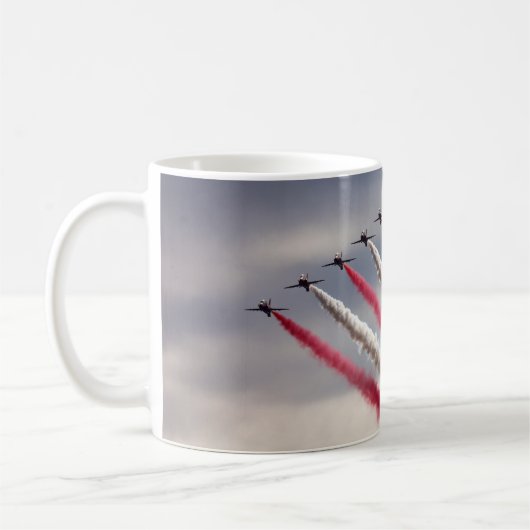 Skyward Glory: Patriotische Flyover-Tasse Kaffeetasse (Links)