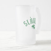 SLÀINTE Funny Irish St. Patrick's Day Green Clover Mattglas Bierglas (VorderseiteRechts)