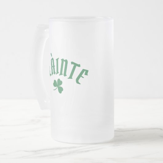 SLÀINTE Funny Irish St. Patrick's Day Green Clover Mattglas Bierglas (Vorderseite Links)