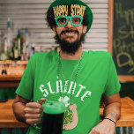 SLÀINTE Funny Irish St. Patrick's Day Green Clover T-Shirt<br><div class="desc">Die komische und dennoch einfache Schrift "SLÀINTE" bedeutet,  dass man in Schottisch neben einem Kleeblatt jubeln muss. Perfekt zum Tragen am St. Patrick's Day!</div>