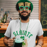 SLÀINTE Funny Irish St. Patrick's Day Green Clover T-Shirt<br><div class="desc">Die komische und dennoch einfache Schrift "SLÀINTE" bedeutet,  dass man in Schottisch neben einem Kleeblatt jubeln muss. Perfekt zum Tragen am St. Patrick's Day!</div>