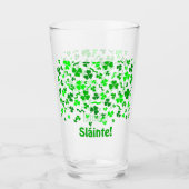 Sláinte Glücks-Irische Shamrocks Personalisierter  Glas (Vorderseite)