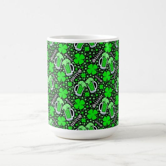 Slainte Green Drinks, Clovers St. Patrick's Day Kaffeetasse (Mittel)
