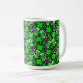 Slainte Green Drinks, Clovers St. Patrick's Day Kaffeetasse (VorderseiteRechts)