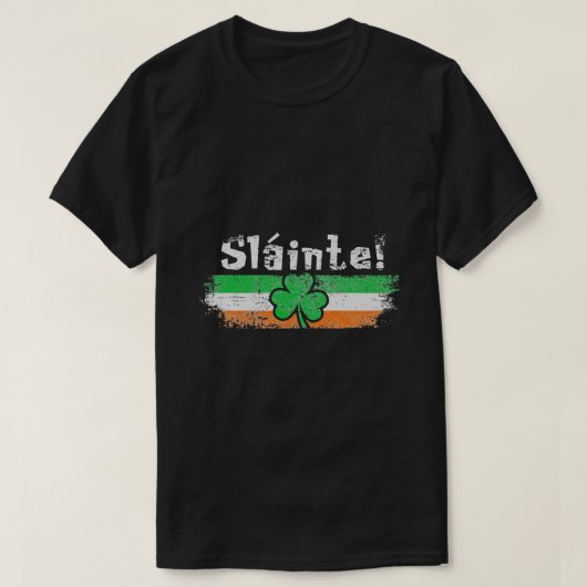 Sláinte Ireland Kleeblatt irische Flagge Chez Irla T-Shirt (Design vorne)