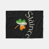 Slainte Irisches Kleeblatt Flagge Irlands St. Patr Fleecedecke (Vorderseite (Horizontal))