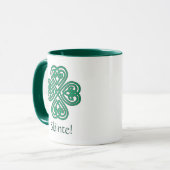 Sláinte Irish Kleeblatt Green Celtic Cross Klee Tasse (Vorderseite Links)
