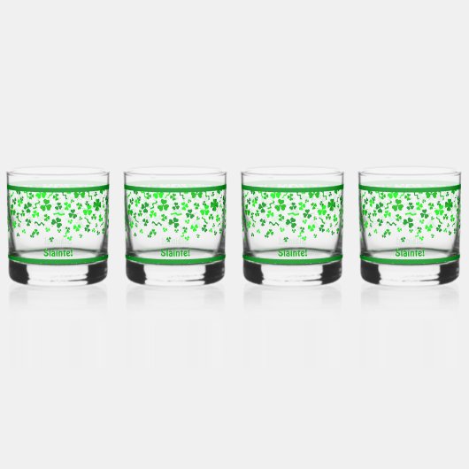Sláinte Lucky Irish Shamrocks Design Personalized Whiskyglas (Vorderseite)