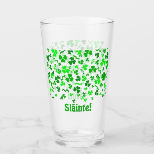 Sláinte Lucky Irish Shamrocks Personalized Pint Glas (Rückseite)