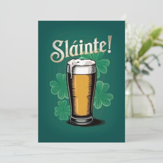 Slàinte! St. Patrick's Day Pint of Beer on Green (Stehend Vorderseite)
