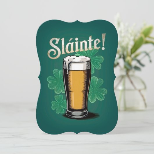 Slàinte! St. Patrick's Day Pint of Beer on Green Einladung (Stehend Vorderseite)