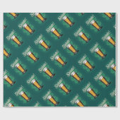 Slàinte! St. Patrick's Day Pint of Beer on Green Geschenkpapier (Flach)