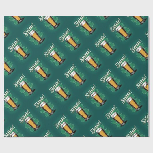 Slàinte! St. Patrick's Day Pint of Beer on Green Geschenkpapier (Flach)