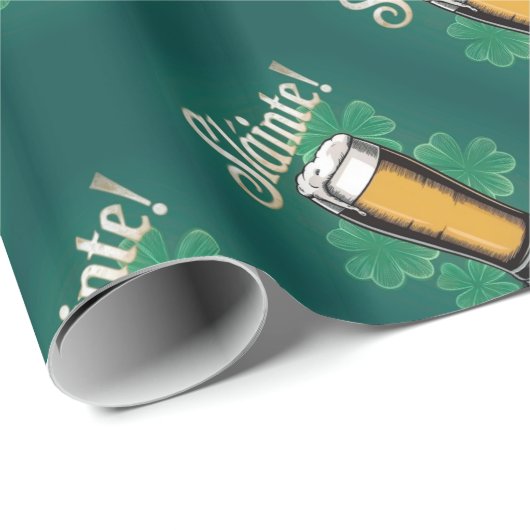 Slàinte! St. Patrick's Day Pint of Beer on Green Geschenkpapier (Rolleneckpunkt)