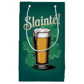 Slàinte! St. Patrick's Day Pint of Beer on Green Kleine Geschenktüte (Vorderseite)