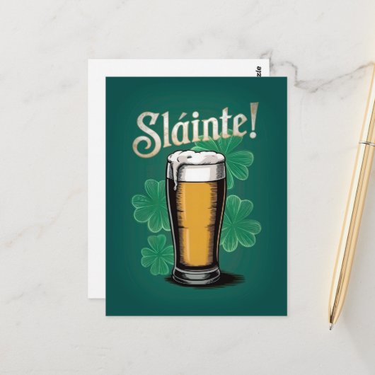 Slàinte! St. Patrick's Day Pint of Beer on Green Postkarte (Vorderseite/Rückseite Beispiel)