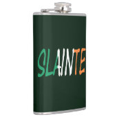 Slainte überlagerte sich auf irischer Flagge Flachmann (Rechts)