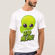 SLAP MIR FÜNF! Aliens grünes, fröhliches Lächeln