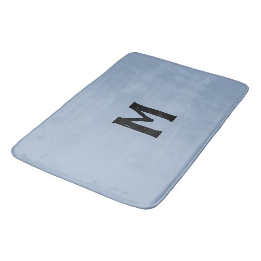 Slate Blue Black Monogram Badematte (Schrägansicht)