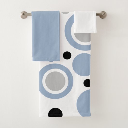 Slate Blue Grey White Solids und Geometric Print Badhandtuch Set (Insitu)