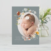 Slate Blue Wildblume Foto Geburtsankündigung Einladung (Stehend Vorderseite)