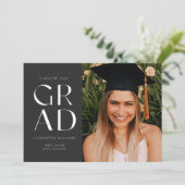 Slate Grad Block Moderner Foto Abschluss Einladung (Stehend Vorderseite)