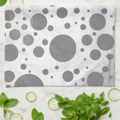 Slate Gray Polka Dot Pattern Geschirrtuch (Gefaltet)