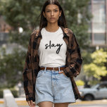 Slay | Modernes Minimalistisches Trendy Stilvolles T-Shirt<br><div class="desc">Einfache,  stilvolle,  trendige "slay" urbane zitieren Kunst T - Shirt in modernen minimalistischen Handschrift Stil Typografie in schwarz inspiriert von Schönheit,  phantastisch aussehen,  töten es und Mädchen Power!</div>