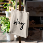 Slay | Modernes Minimalistisches Trendy Stilvolles Tragetasche<br><div class="desc">Einfache,  stilvolle,  trendige "slay" urbane Zitat-Tasche in modernen minimalistischen Handschrift Stil Typografie in schwarz inspiriert von Schönheit,  phantastisch aussehen,  töten es und Mädchen Power!</div>