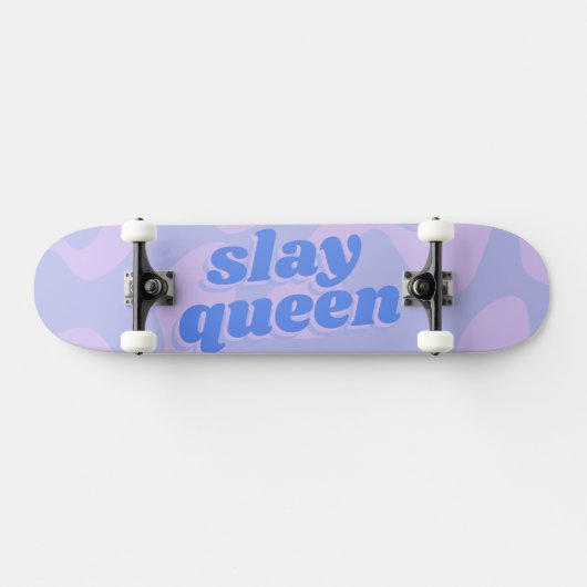 Slay Queen Pastel Blue Groovy Moderne Typografie Skateboard (Horizontal)