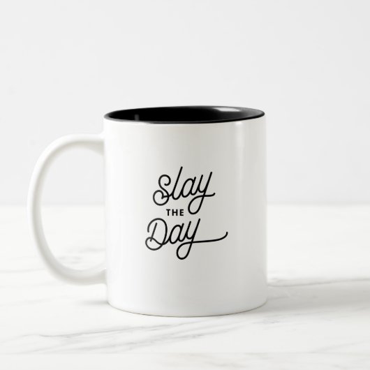 SLAY THE DAY Fun Moderne Motivierend Typografie Zweifarbige Tasse (Links)