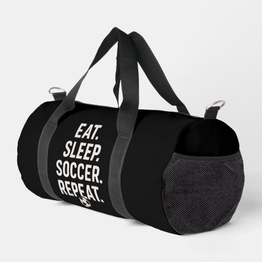 Sleek Black Bold Typografy Minimalistisch Soccer F Duffle Bag (Rechte Ecke)