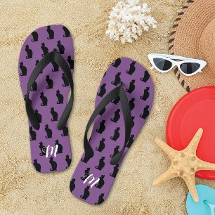 Sleek Black Cat Pattern Monogram Badesandalen