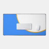 Sleek Bright Nautical Blue Yellow Kurven auf Weiß Schreibtischunterlage (Tastatur & Maus)