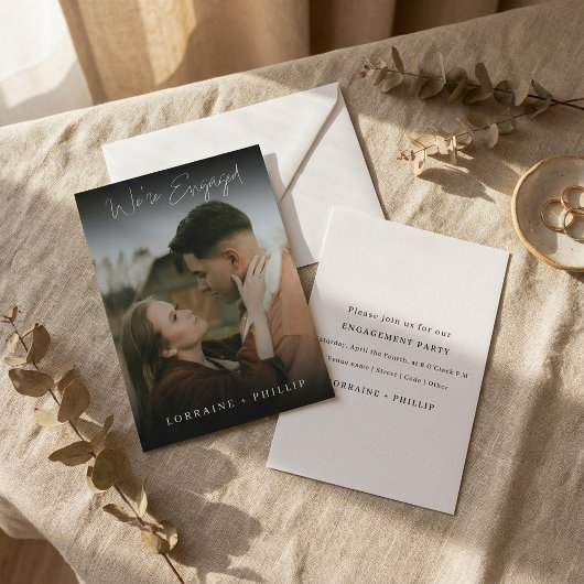 Sleek Dark Gradient Wir sind Verlobt Foto Einladun Einladung