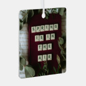 Sleek Elegance: Metallic Ornament Aus Metall (Vorderseite Rechts)