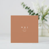 Sleek & Simple Modern Terracotta Square Wedding Einladung (Stehend Vorderseite)