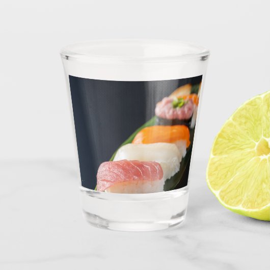 Sleek Sushi Glass – Japanese Minimal Design Schnapsglas (Vorderseite)