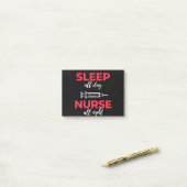 Sleep All Day Nurse All Night Post-it Klebezettel (Auf Schreibtisch)