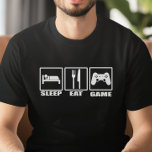 Sleep Ess und Game Funny Gamer T-Shirt<br><div class="desc">Sleep Eat and Game T - Shirt - Erhöhen Sie Ihren Style-Faktor, denn schließlich ist der perfekte T - Shirt für Hardcore-Gamer hier. Dieses unglaublich witzig Shirt mit Straßenschildern für Essen und Schlaf, und ein Computerspiel-Controller im dritten Zeichen mit der Nachricht: Schlaf, Essen und Spiel. Dieses ultraltrendige Shirt ist ein...</div>
